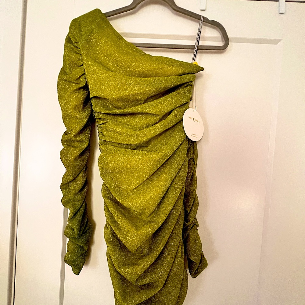 Miss Circle Size Small never worn glitter green dress